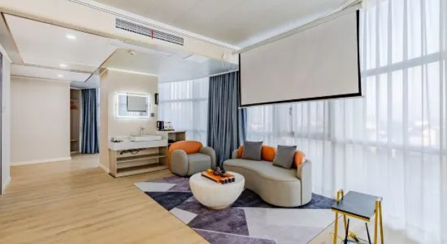 Люкс с видом на озеро Xuancheng Fenglai Hotel (Wanling Lake Scenic Area Wanda Plaza)