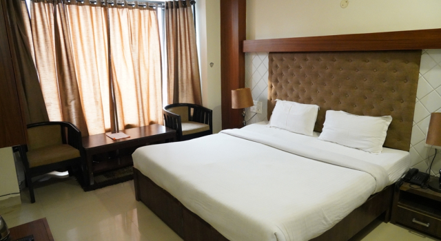 Hotel Mohan Continental, Rezerwuj Hotel Patiala 