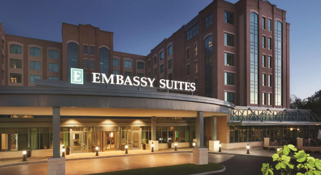 Люкс Embassy Suites Saratoga Springs