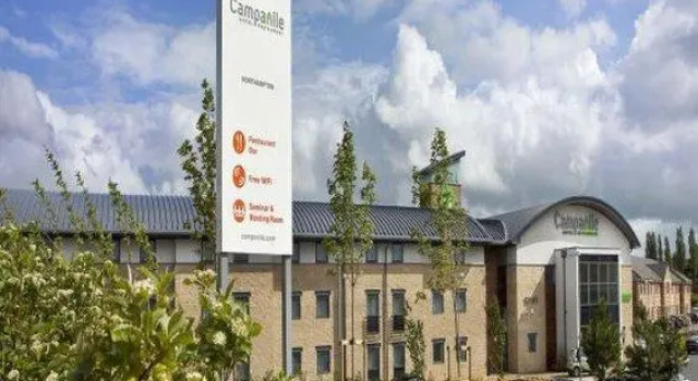 Кровать в общем номере Hotel Campanile Northampton