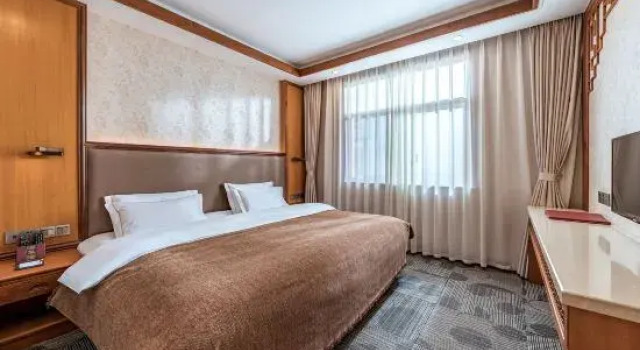Люкс Deluxe Ruili Yurui Hot Spring Garden Resort Hotel
