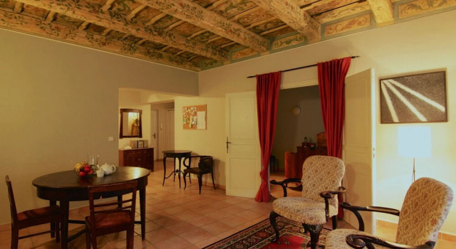 Rustic 2 Bedroom apt in the Heart of Mala Strana, Забронировать Отель Прага Чехия, рядом с Малостранска