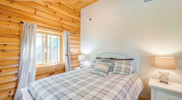 Stunning Cabin w/ Fire Pit in Banner Elk!, Забронировать Дом для отпуска Бич Маунтин Аппалачи
