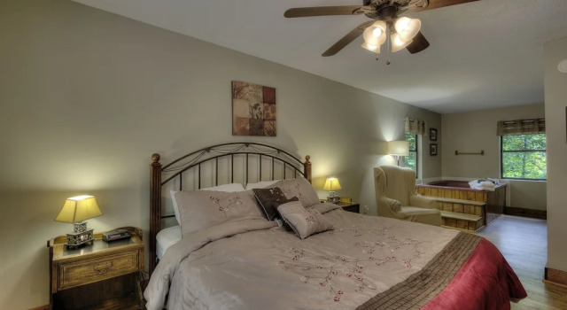 Bears Delight  320 - Three Bedroom Cabin