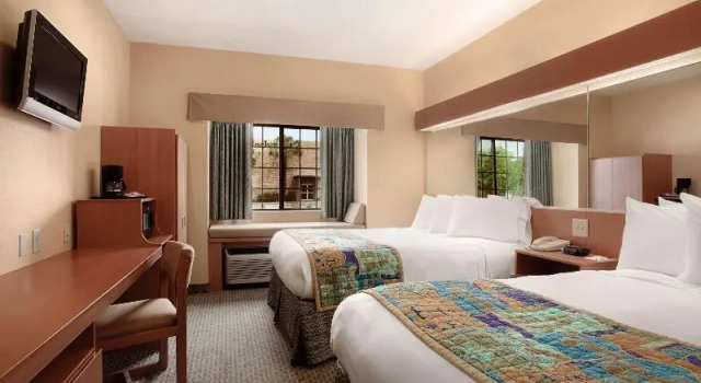 Семейный номер Standard Microtel Inn & Suites by Wyndham Panama City