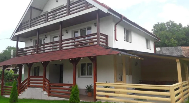Complex de Pensiuni Si Casute la Munte1, Rezerwuj Hotel Hotele w Carpathians - Romania z parkingiem, Parking