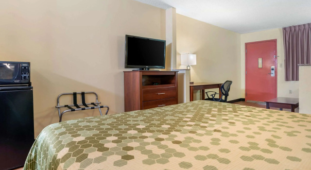 Двухместный люкс Econo Lodge Inn & Suites Forest