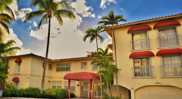 Fort Lauderdale Yacht and Beach Club 416