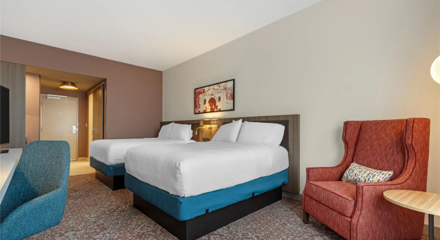 Четырёхместный номер Standard Hilton Garden Inn Media