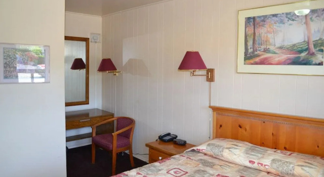 Maples Motel, Book Motel Hoteller i Orillia med parkering, Parkering