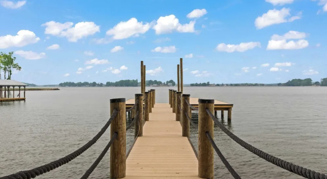 Коттедж Waterfront Stay w/ Canoes, Deck, Game Room & Lake Views Near Mooresville Renwick Cove by Avantstay