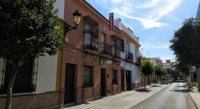 Pensión Larra, Rezerwuj Hotel Mairena del Alcor Seville Province