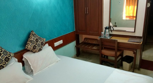 Hotel Mogul Palace - Near Masjid Bunder Mumbai, Забронировать Отель Недорогие отели Мумбай, рядом с Рынок Crawford, недорого