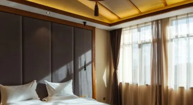 Люкс Deluxe Lanmeishan Business Hotel (Pu'er Simao Airport)