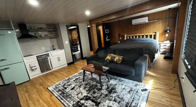 Люкс Luxury Beamsville Modern Rustic Suites