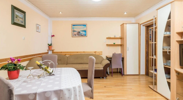 Awesome home in Senj with Jacuzzi, WiFi and 2 Bedrooms, Réserver Hôtel Hôtels SPA à Lika-Senj County, SPA