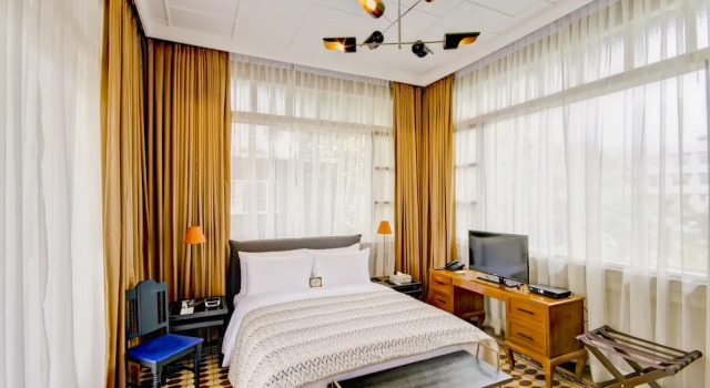 Люкс с балконом The Henry Hotel Manila