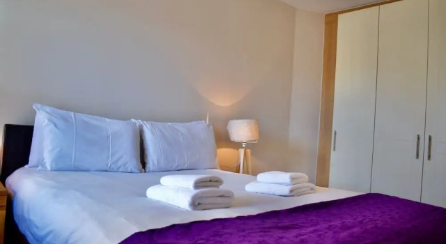 Modern 2 Bedroom Flat Above Family Run Pub, Забронировать Отель Отели Дублина 3 звезды, рядом с Театр «Тиволи», 3*