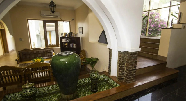 Raza Gyo Hotel
