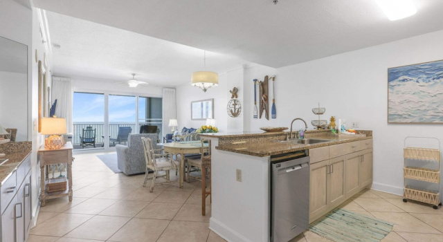 Апартаменты Regency Isle Beachfront Bliss Amazing Views 2 Bedrooms