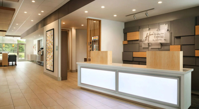Holiday Inn Express & Suites - Warsaw - E Center by IHG, Prenota Hotel Warsaw Indiana