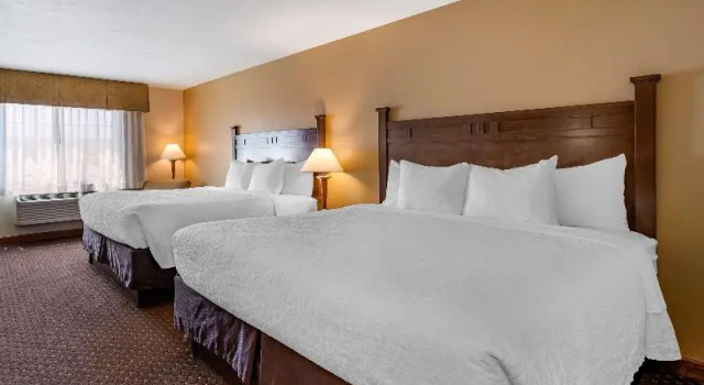 Четырёхместный номер Standard Best Western Desert Inn