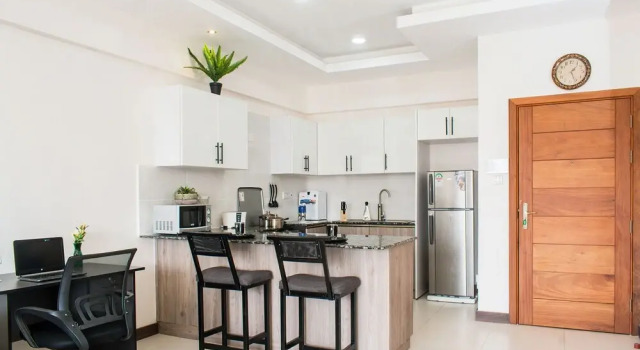 Апартаменты SILVERSTONE APARTMENTS -Modern Living 1 BR NEAR YAYA - GYM&POOL