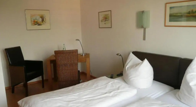 Hotel im Kavalierhaus, 예약 호텔 Machern Saxon Castle and Heathland