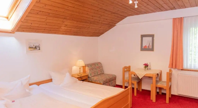 Hotel Restaurant Frühlingsgarten, Varaa Hotelli Hotellit Baijeri pysäköinnillä, Pysäköinti
