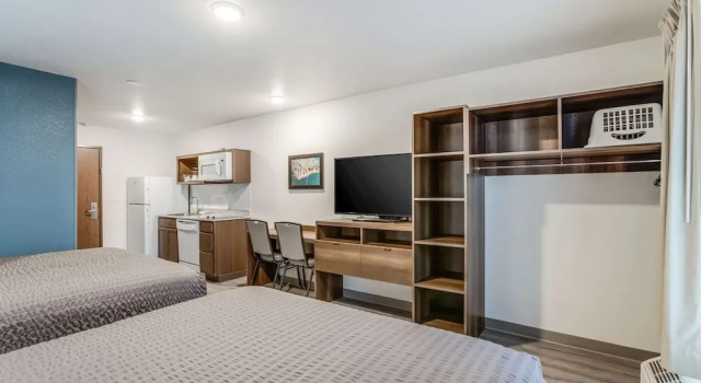 Четырёхместный люкс WoodSpring Suites Novi Farmington