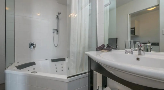 Апартаменты Deluxe Bellano Motel Suites