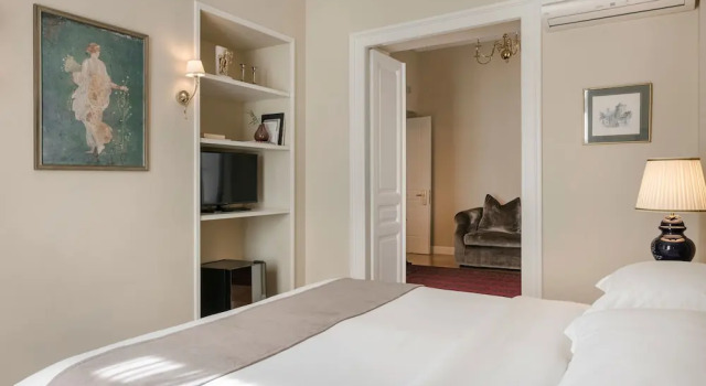 Люкс с балконом Noble Suites