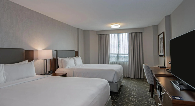 Четырёхместный номер Standard DoubleTree by Hilton West Edmonton