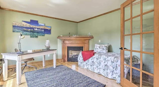 Onset Home w/ Deck: Walk to Beach on Buzzards Bay!, Забронировать Дом для отпуска Борн Полуостров Кейп-Код