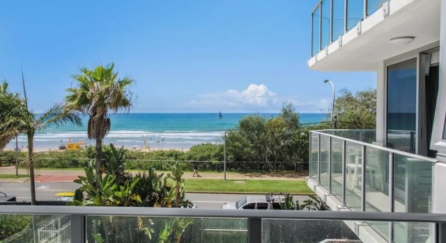 Апартаменты с 2 комнатами с балконом и рядом с пляжем Boulevard Towers on Broadbeach
