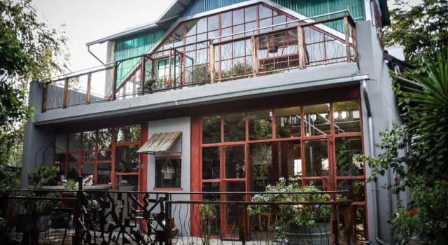(Sub)urban retreat, Забронировать Отель Отели Йоханнесбург с парковкой, рядом с Deutsche Internationale Schule Johannesburg, Парковка