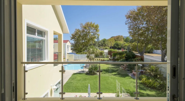 Полулюкс Superior c 1 комнатой с видом на бассейн Constantia Cottages