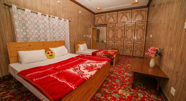 Baltistan Continental Guest House, Забронировать Гостевой дом Отели Скарду с парковкой, Парковка