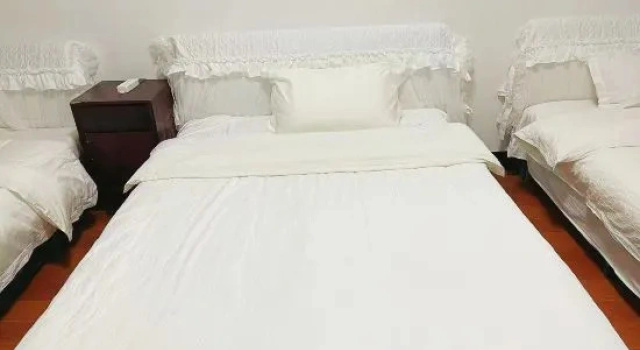 Кровать в общем номере Wujingyuan Chinese Inn