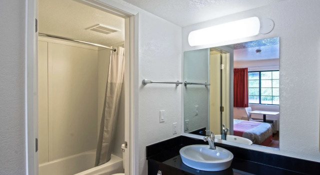 Четырёхместный номер Deluxe Motel 6-Redding, CA - South