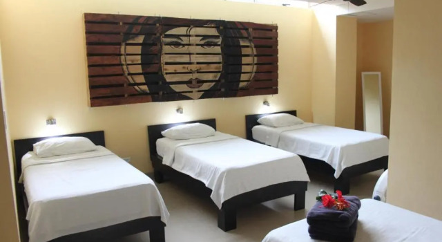 Room2Board Hostel and Surf School, Забронировать Хостел Хако Пунтаренас