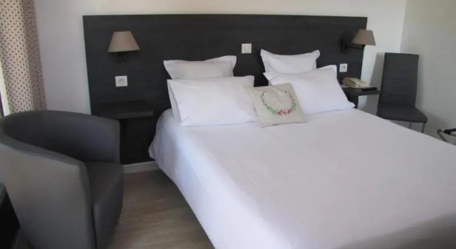 Logis Hotel Restaurant Annecy Nord / Argonay, Rezerwuj Hotel Hotele w Centre z parkingiem, Parking