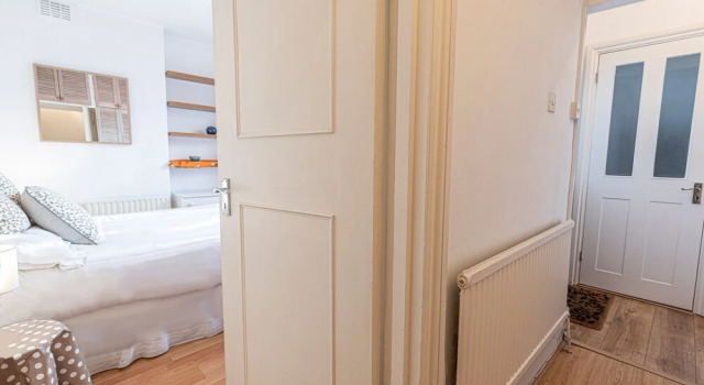 Charming 1-bed flat w/ patio near Notting Hill, Забронировать Отель Отели Англии 3 звезды, 3*