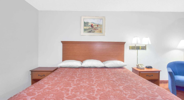 Двухместный номер Super 8 by Wyndham Charlottesville