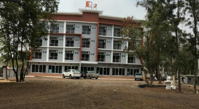 R2 Apartment Service, Varaa Huoneisto Hotellit North-Eastern Thailand pysäköinnillä, Pysäköinti