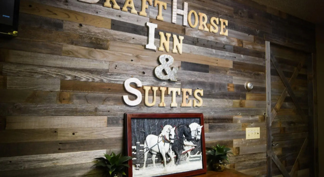 Draft Horse Inn and Suites, Varaa Hotelli Hotellit Minnesota pysäköinnillä, Pysäköinti