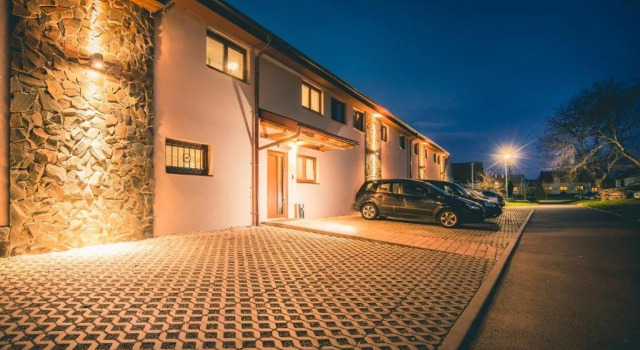 Penzion Víno Hruška Blatnička, Prenota Hotel Hotel a Moravia meridionale con parcheggio, Parcheggio