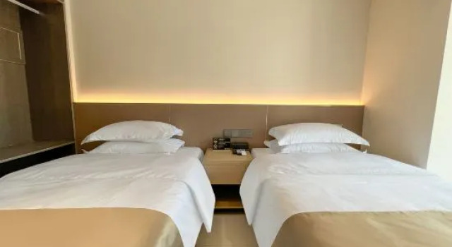 Семейный люкс Jinqi Hotel (Urumqi High-speed Railway Station)