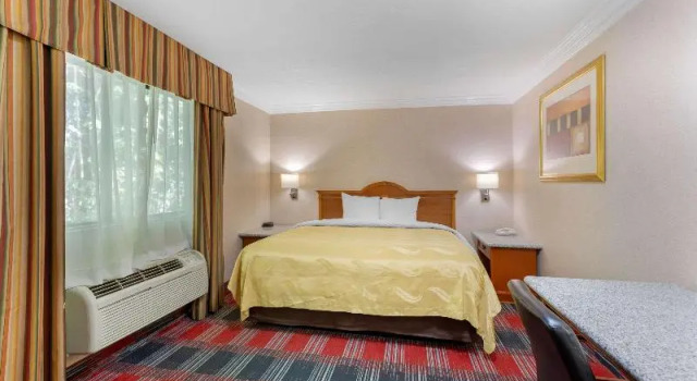 Люкс Standard Quality Inn & Suites Oceanside Near Camp Pendleton