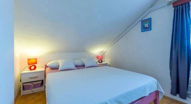 Amazing Home in Splitska With 3 Bedrooms, Wifi and Outdoor Swimming Pool, Prenota Hotel Hotel a Croatian Islands con piscina, Piscina